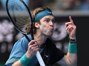 会面成了媒 会面成了媒